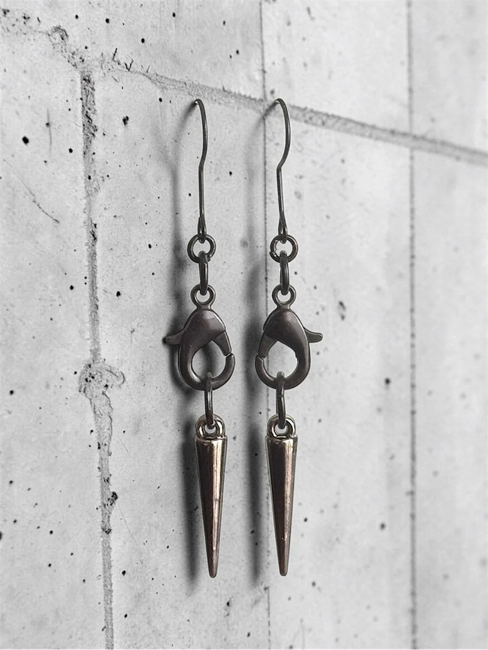 5 For $25💫Gunmetal Punk Spike Dangles With a Black Lobster Claw Accent Piece